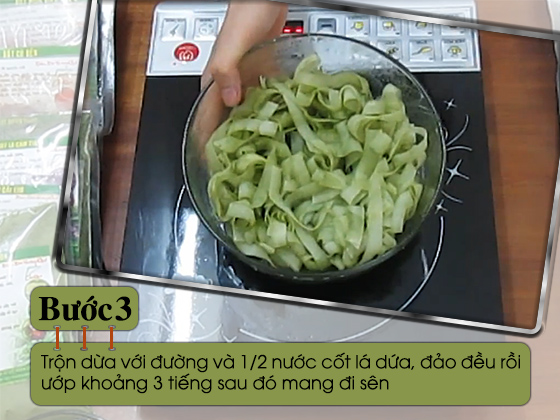Cách làm món mứt dừa màu xanh lá dứa